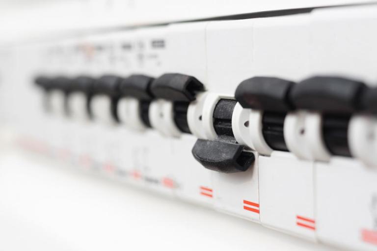 Rénovation électrique à Distroff : réussir votre projet